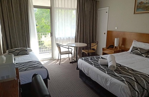 East Maitland Hotel | Cozy Retreat at Molly Morgan Motor Inn with Pool & Breakfast