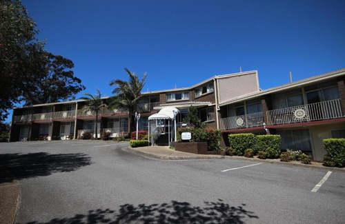 East Maitland Hotel | Discover Comfort at Molly Morgan Motor Inn with Pool Access