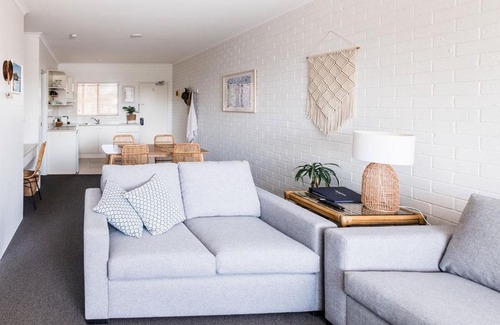 Ulladulla Hotel | Oceanfront Retreat at Mollymook Seascape Motel & Apartments