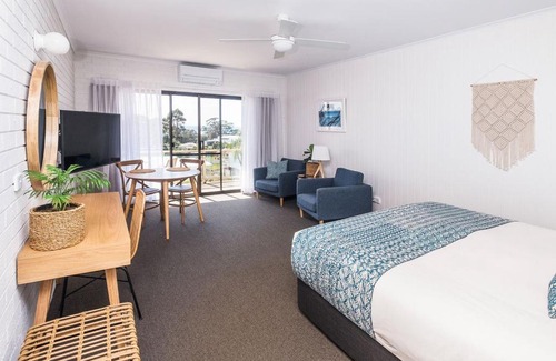 Ulladulla Hotel | Oceanfront Retreat at Mollymook Seascape Motel & Apartments