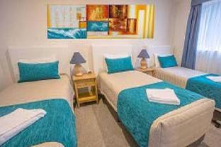 Mollymook Hotel | Relax at Mollymook Shores: Oceanfront Haven with Spa