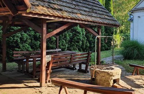 Hajduszoboszlo House | Pet-Friendly Retreat at Molnar Vendeghaz - 4-Star Comfort