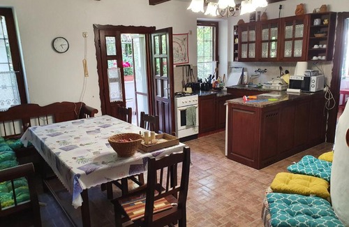 Hajduszoboszlo House | Pet-Friendly Retreat at Molnar Vendeghaz - 4-Star Comfort