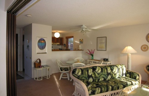 Maunaloa Condo | Explore Molokai Sunset Getaway with Oceanfront Amenities