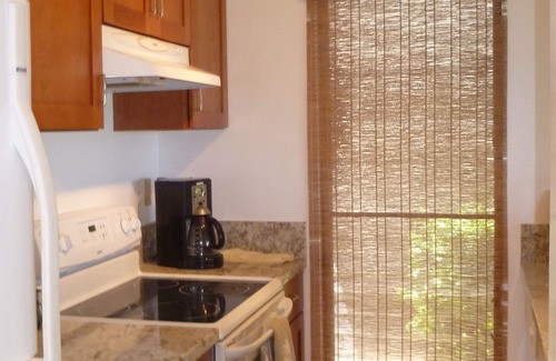Maunaloa Condo | Explore Molokai Sunset Getaway with Oceanfront Amenities