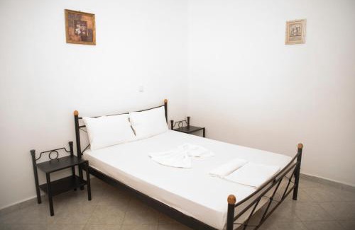 Stelida Apartment | Oceanfront Molos Studios: Family-Friendly with Breakfast