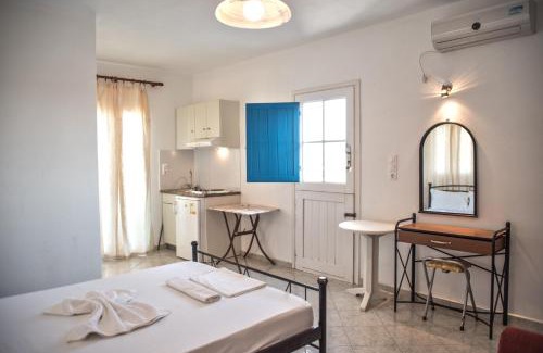 Stelida Apartment | Oceanfront Molos Studios: Family-Friendly with Breakfast