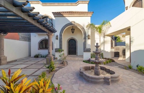 Loreto Apartment | Prime Central Momo's Casita: Guest Rated 9.8 & Ocean Views