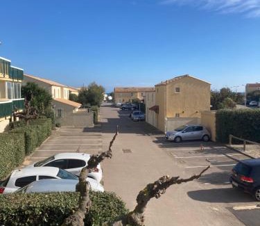 Frontignan Apartment | Beachfront Retreat: Mon Appart with Pool & Netflix Access