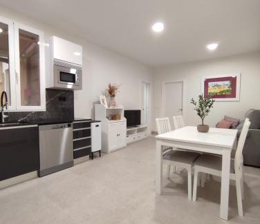 Logrono City Centre Apartment | Experience Mon Art: Child-Friendly with 10/10 Rating