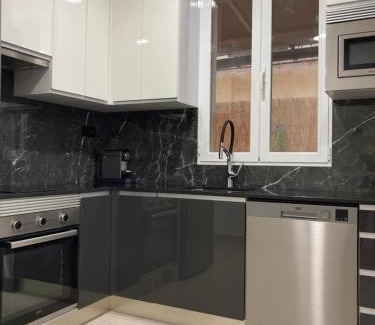 Logrono City Centre Apartment | Experience Mon Art: Child-Friendly with 10/10 Rating