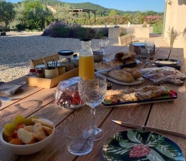 Mirabel-aux-Baronnies Bed & Breakfast | Experience Mon Chemin Privé: Oceanfront Bliss & Spa Retreat