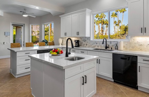 Araby Commons House | Mon Cheri Estate - Celebrity Home with Spa and Pool Access
