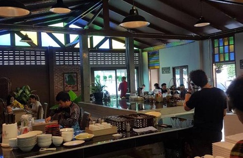 Nai Wiang Hotel | Budget-Friendly Mon-Dee Minihotel with Family Amenities