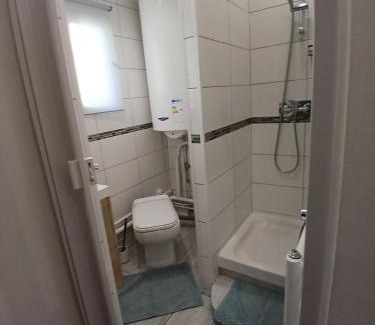 Sollies Pont Apartment | Discover Mon petit coin de paradis with Pool & Family Fun!
