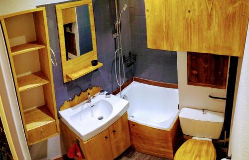 Prapoutel Apartment | Cozy Mon Petit Studio Montagnard: Pet & Child Friendly!