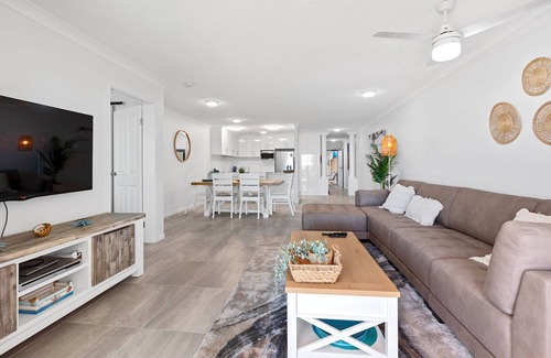 Redcliffe Apartment | Discover Mon Plaisar 5: Family-Friendly Getaway in Redcliffe