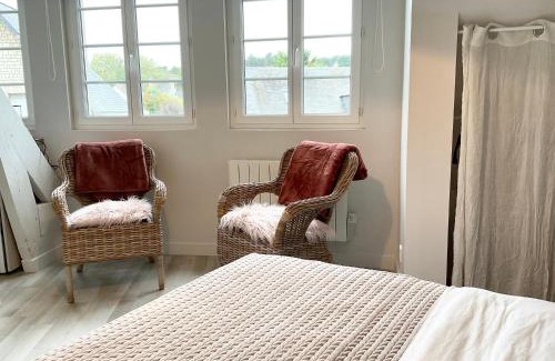 Port-en-Bessin-Huppain Apartment | Family-Friendly Retreat at Mon Port d'Attache, Rated 9.3