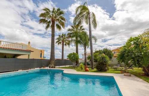 Silves House | Modern 3-Bedroom House with Private Pool Near the Beach