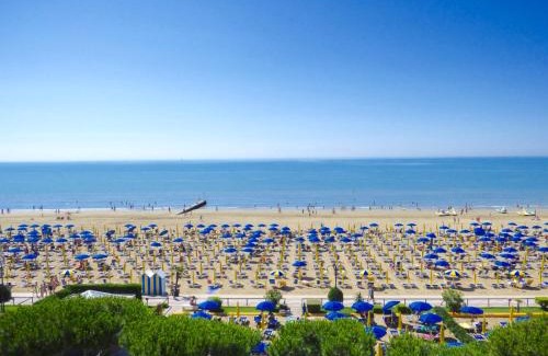 Jesolo Hotel | Experience Mon Repos: Oceanfront Retreat with Pool Access