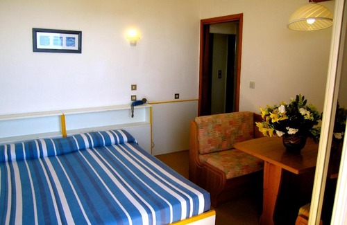 Jesolo Hotel | Experience Mon Repos: Oceanfront Retreat with Pool Access