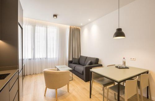 Aiora Apartment | Family-Friendly Stay at Mon Suites Jardín de Ayora