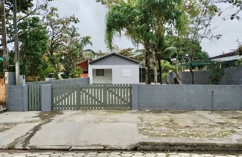 Mongagua House | Spacious Casa Pimbolim with Pool Table and Family Amenities