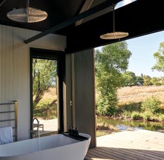 Braidwood Hotel | Discover the Elegance of Mona Farm - Family-Friendly Retreat