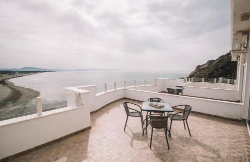Gjerana Hotel | Discover Mona: Pet-Friendly Retreat with Family Dining