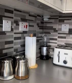Redbridge House | Discover Mona's Home: Guest Rated 10/10 with Breakfast