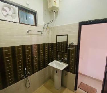 Munsyari Hotel | Monal Inn