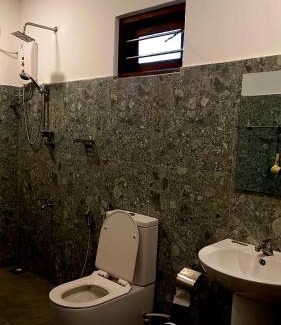 Kaduruduwa House | Budget-Friendly Monara Backpacker Inn with Breakfast & Kitchen