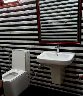 Kaduruduwa House | Budget-Friendly Monara Backpacker Inn with Breakfast & Kitchen