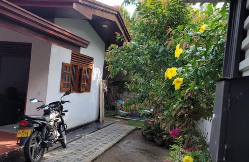 Imaduwa House | Comfortable Monara House: Pet and Child Friendly Stay