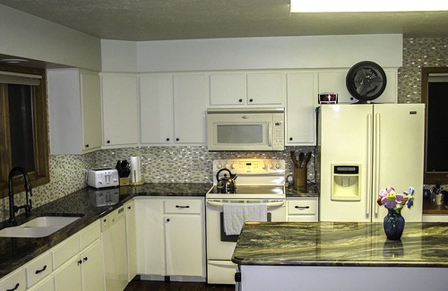 Emigrant House | Guest Rated: Monarch Garden Inn Penthouse with Mountain Views