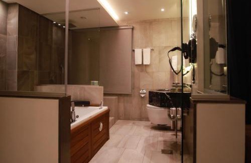 Al Jubeiha Hotel | Discover Comfort at Monarch Hotel Amman - Rated 9/10!