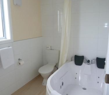 Invercargill Hotel | Pet-Friendly Comfort at Monarch Motel - 4 Star Stay