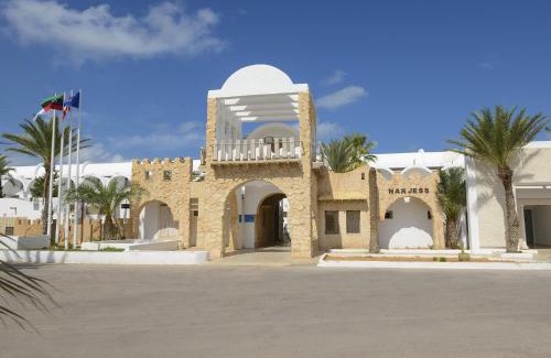 Djerba Midun Hotel | Relax at Monarque Dar Jerba Narjess with Private Beach Access