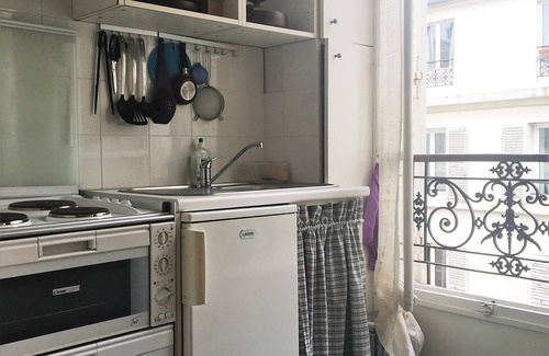17th Arrondissement Apartment | Top-Rated Monceau Hotel with Breakfast & Kitchen Amenities