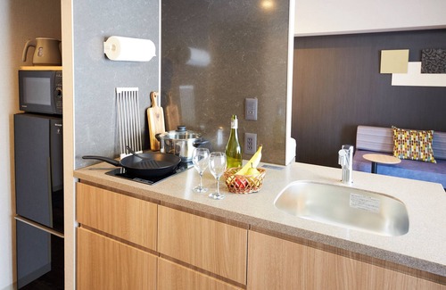 Shibadaimon Apartment | Stylish MONday Apart: Family-Friendly Stay in Hamamatsucho