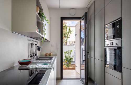 Mondello Villa | Villa Blu in Mondello: Poolside Oasis Near the Beach