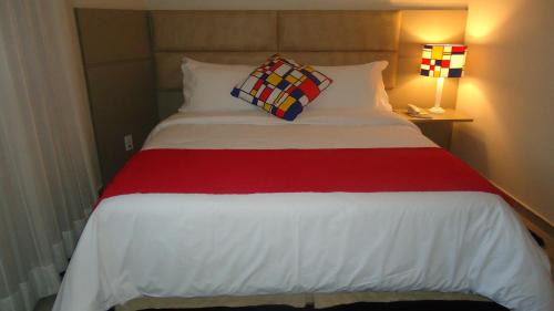Sao Jose dos Campos Hotel | Cozy Mondrian Suite Hotel with Ocean View & Hot Tub