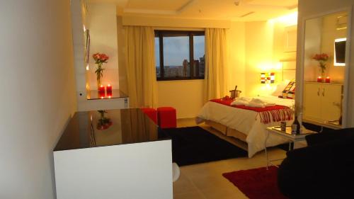 Sao Jose dos Campos Hotel | Cozy Mondrian Suite Hotel with Ocean View & Hot Tub