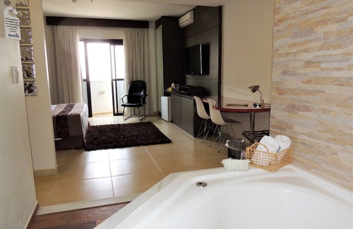 Sao Jose dos Campos Hotel | Mondrian Suite Hotel: Family-Friendly with Pool & Spa