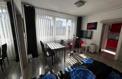 Hlubocepy Apartment | Family-Friendly Monfas Apartment Barrandov with Great Reviews