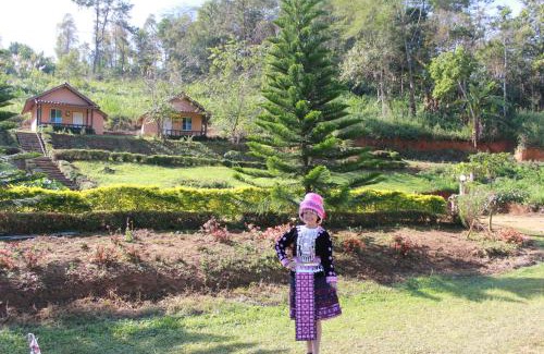 Huai Makhuea Som House | Budget-Friendly Mong Homestay Resort with Breakfast Included