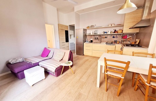Ghisolfa Apartment | Elegant Monica and Alice's Apartment with Terrace & Breakfast