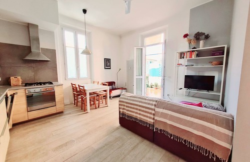 Ghisolfa Apartment | Elegant Monica and Alice's Apartment with Terrace & Breakfast