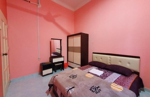 Marang House | Top-Rated Monie's Homestay Marang: Family & Wheelchair Access