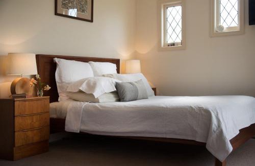 Hepburn Springs House | Monigatti Cottage: Family-Friendly Retreat with Hot Tub